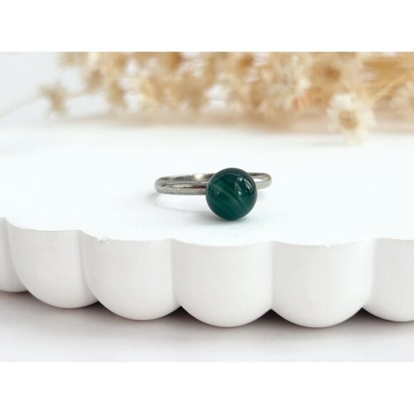 Silver Toned Faux Green Malachite Minimalist Vintage Cabochon Ring - sz 6.5 - Picture 9 of 9